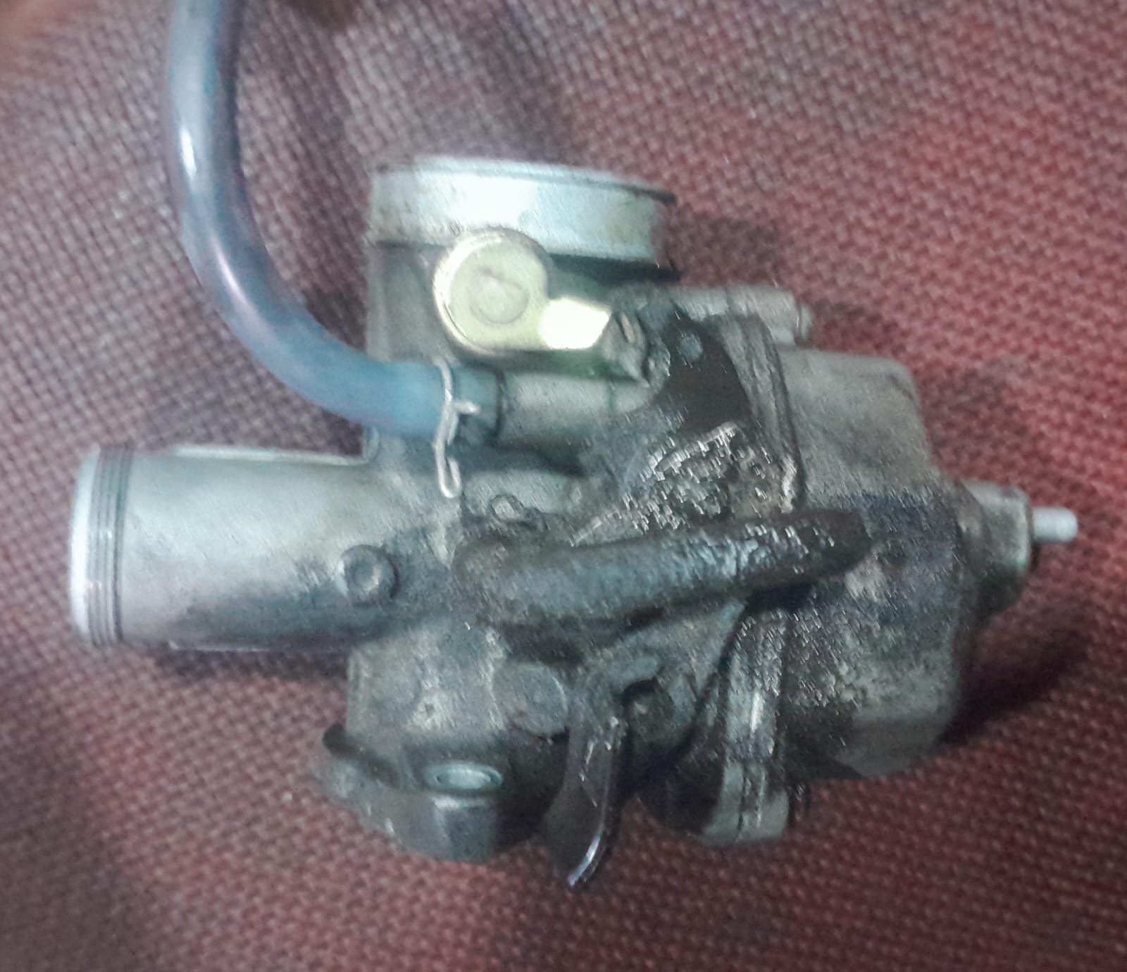 Carburador sucio que genera fallas y consumo de combustible